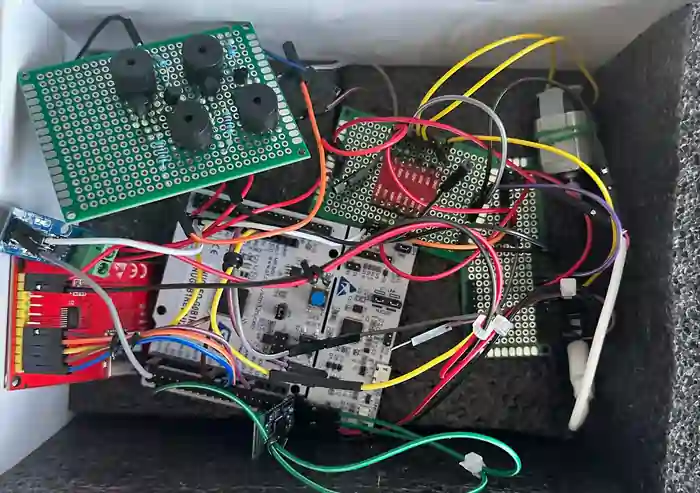 First Hardware Prototype (One Motor, 4 Buzzers)